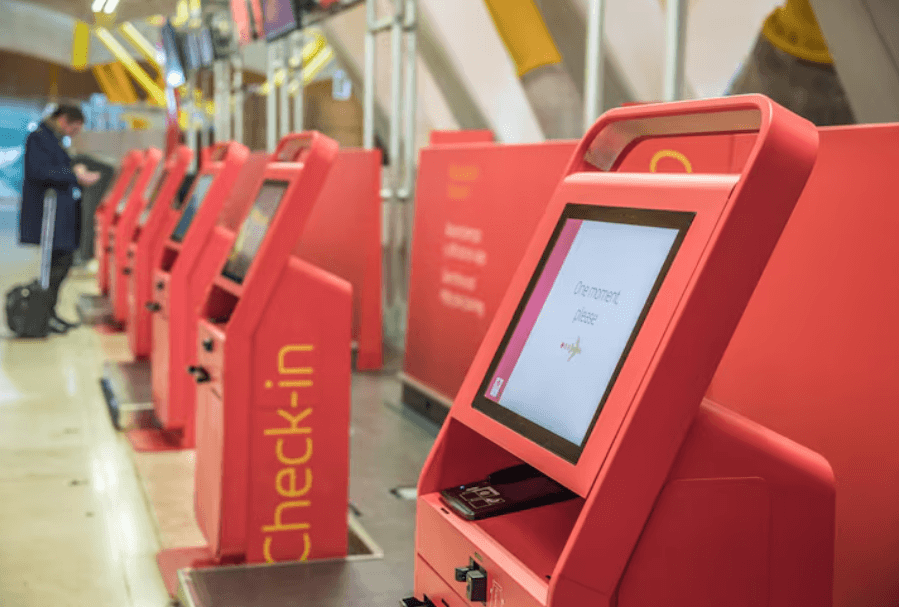 키오스크·IoT 음성 안내에 AI TTS 도입이 필요한 이유 (사례 분석)